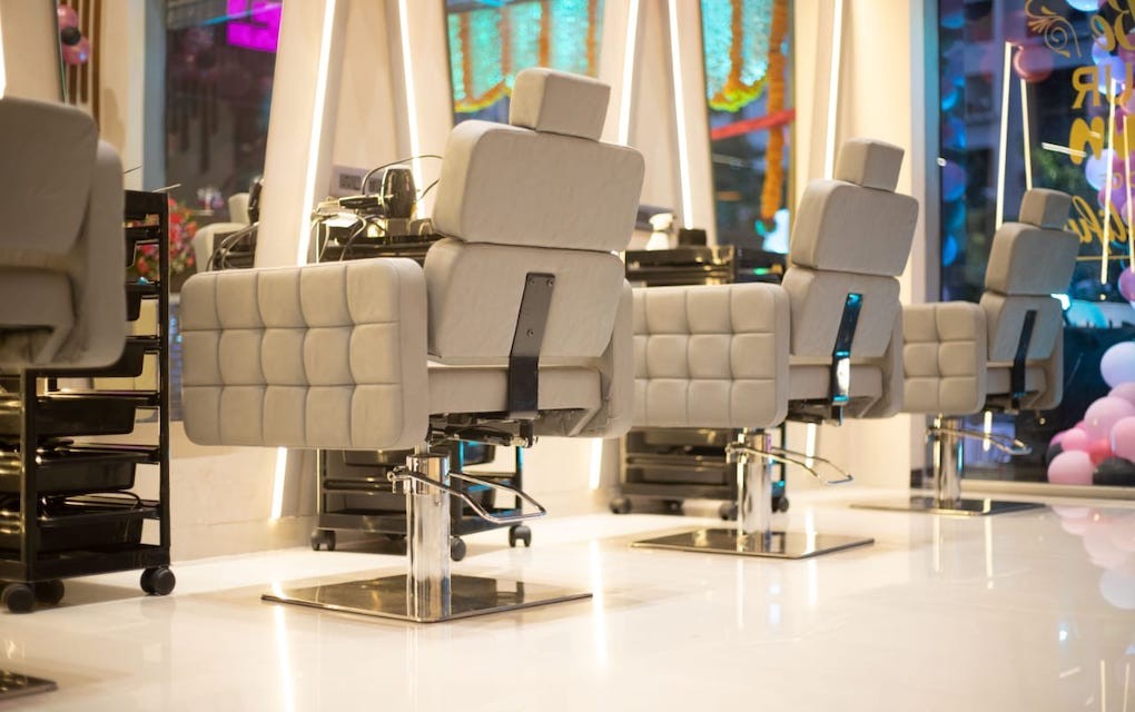 Looking for the best beauty salon near you? Discover five essential tips to find the perfect salon for all your beauty needs right in your neighborhood.